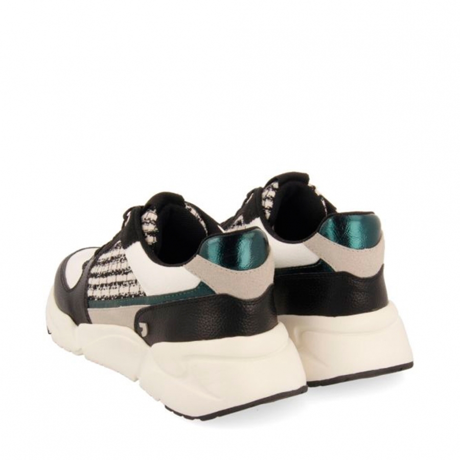sneakers-negras-que-combina-brillos-y-piezas-blancas-negras-y-verdes-raasdorf sneakers-negras-que-combina-brillos-y-piezas-blancas-negras-y-verdes-raasdorf