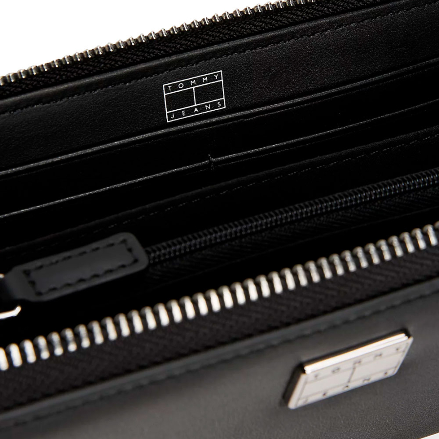 cartera-con-insignia-y-cremallera cartera-con-insignia-y-cremallera