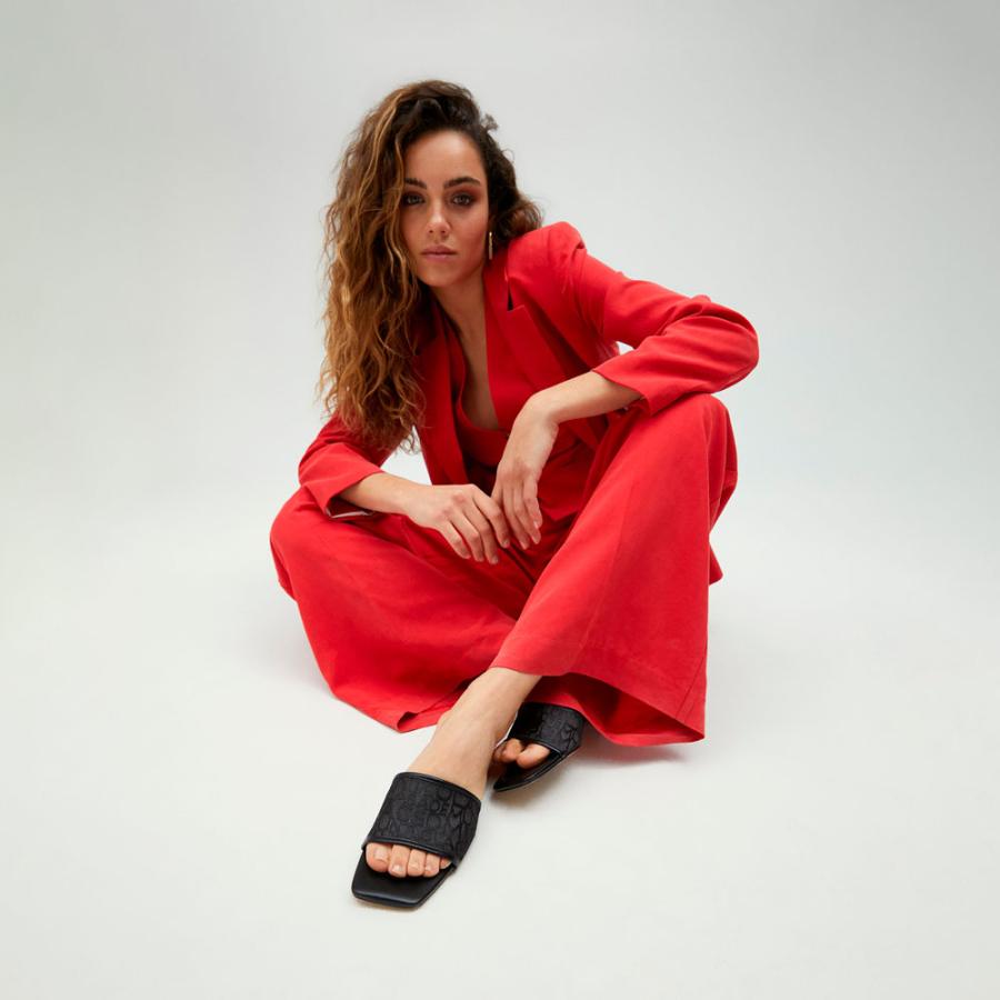 sandalia-pala-en-rejilla-monograma sandalia-pala-en-rejilla-monograma