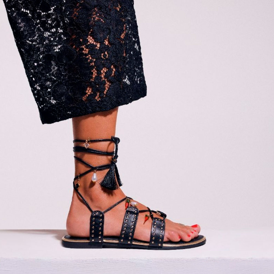 sandalias-piel-abalorios-y-tachas-ione sandalias-piel-abalorios-y-tachas-ione