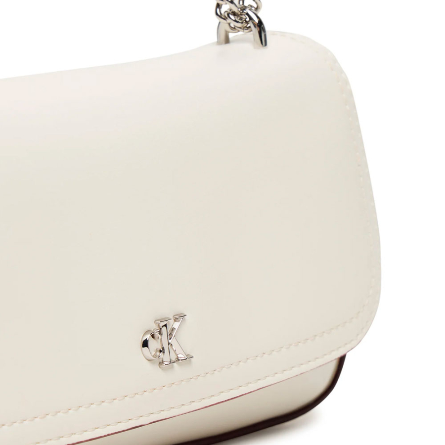 bolso-de-hombro-pequeno-con-cadena-de-herrajes-con-logo-monograma bolso-de-hombro-pequeno-con-cadena-de-herrajes-con-logo-monograma