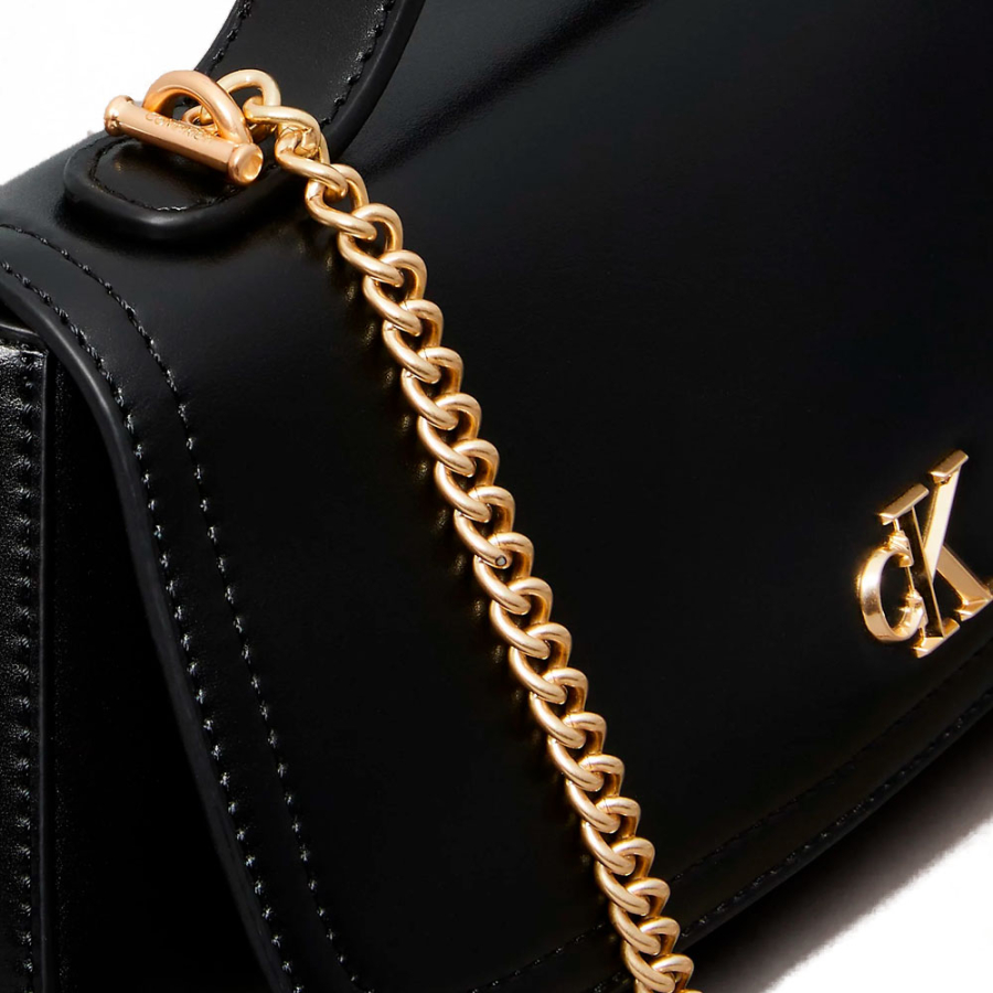 bolso-tote-con-herraje-con-logo-monograma bolso-tote-con-herraje-con-logo-monograma