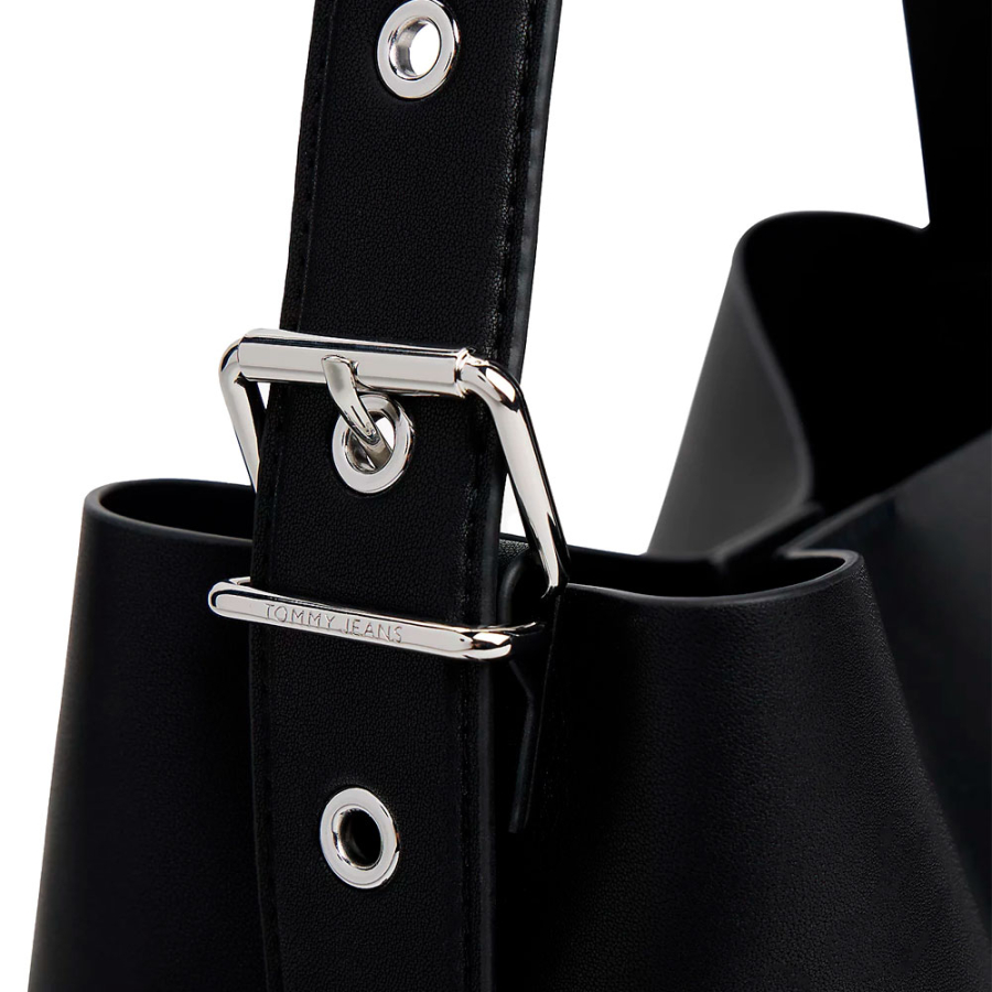 bolso-hobo-con-insignia-del-logo bolso-hobo-con-insignia-del-logo