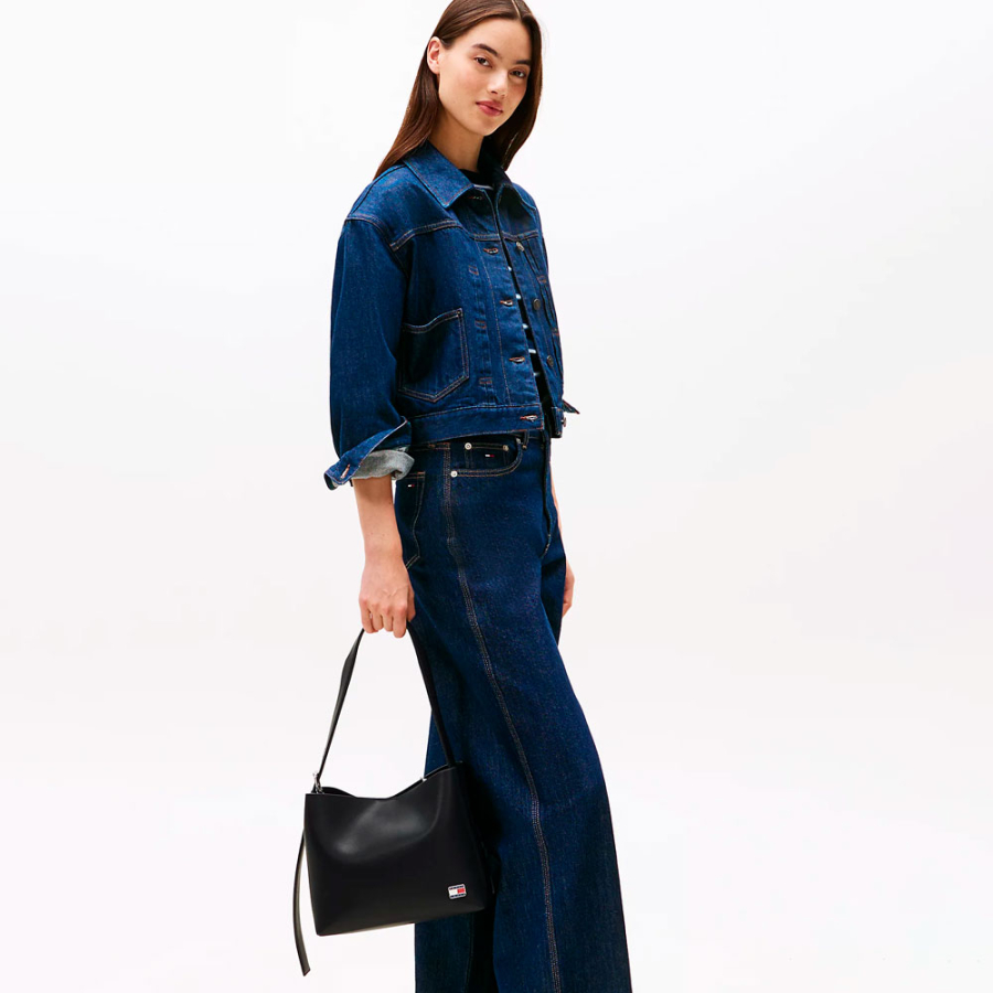 bolso-hobo-con-insignia-del-logo bolso-hobo-con-insignia-del-logo