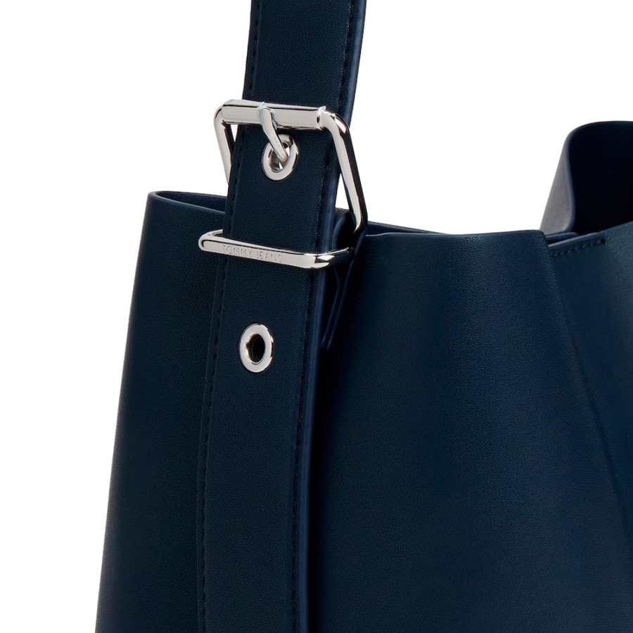 bolso-hobo-con-insignia-del-logo bolso-hobo-con-insignia-del-logo