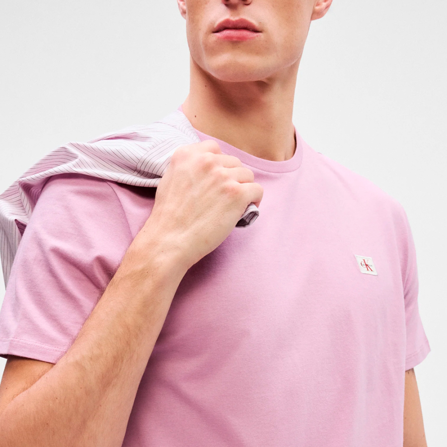 camiseta-de-algodon-con-insignia camiseta-de-algodon-con-insignia